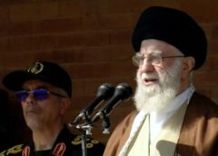 Lãnh tụ Iran Khamenei kêu gọi những nhà hoạt động chống Israel biểu tình khắp Hoa Kỳ, châu Âu