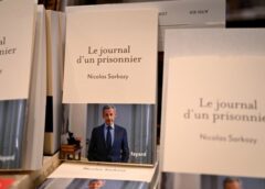 Nhật ký trong tù của cựu tổng thống Sarkozy gây sốt