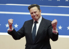 Elon Musk là người đầu tiên trên thế giới có 600 tỷ USD