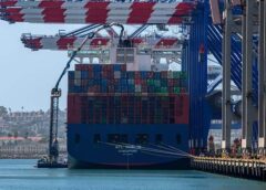 Chính quyền Trump bất ngờ trì hoãn tăng thuế đồ nội thất, tủ bếp