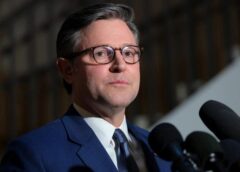 ‘Đòn giáng kép’ vào đảng Cộng hòa ngay đầu năm bầu cử giữa kỳ