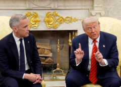 Ông Trump dọa áp thuế 100% với Canada