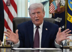 Tổng thống Mỹ nói Iran đề nghị ngừng bắn, Tehran bác bỏ