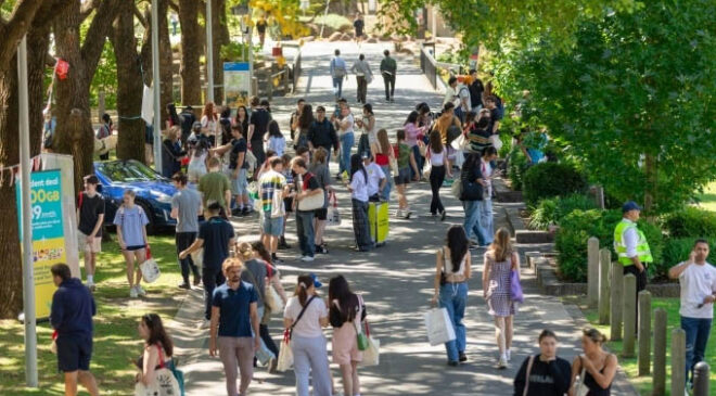 Úc 'lời' hàng chục triệu AUD từ du học sinh trượt visa