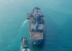 Iran đe dọa phong tỏa eo biển Hormuz, cảnh báo cắt đứt xuất khẩu năng lượng Trung Đông