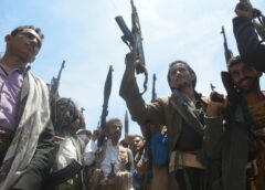 Houthi tấn công cơ sở năng lượng Ả Rập Xê Út, 73 người thương vong